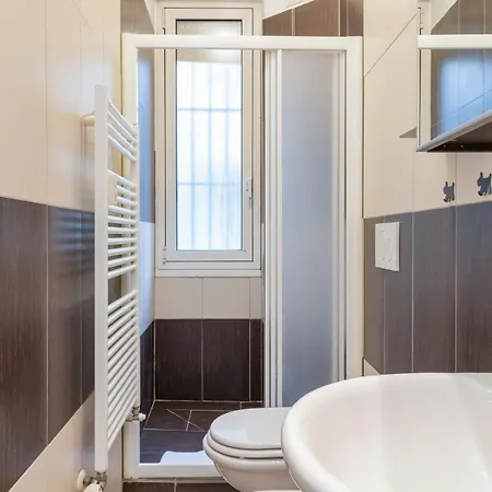 Comfortable Two-room Porta Romana M3 Milan